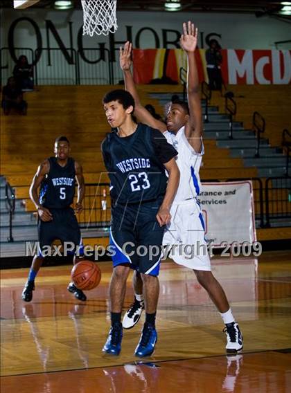 Thumbnail 2 in Chavez vs. Westside (McDonalds Texas Invitational) photogallery.