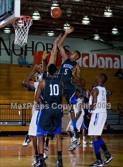 Thumbnail 2 in Chavez vs. Westside (McDonalds Texas Invitational) photogallery.