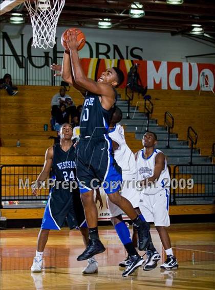 Thumbnail 3 in Chavez vs. Westside (McDonalds Texas Invitational) photogallery.