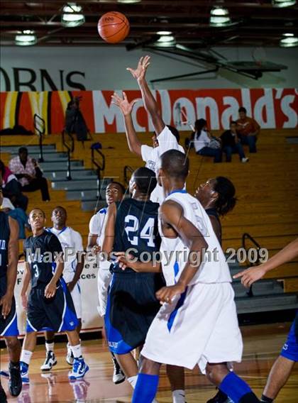 Thumbnail 3 in Chavez vs. Westside (McDonalds Texas Invitational) photogallery.