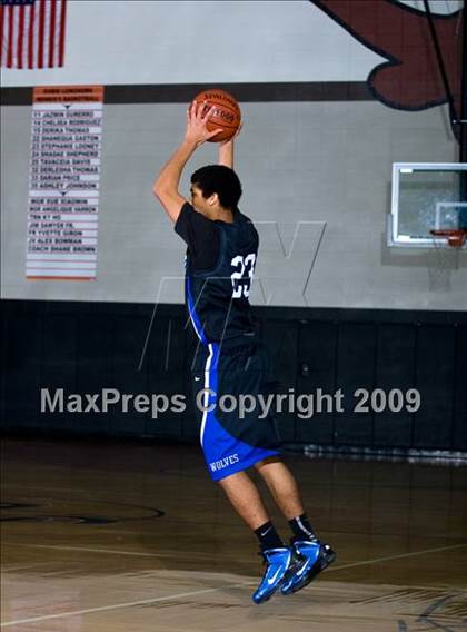 Thumbnail 3 in Chavez vs. Westside (McDonalds Texas Invitational) photogallery.