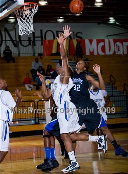 Thumbnail 3 in Chavez vs. Westside (McDonalds Texas Invitational) photogallery.