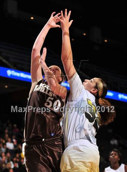 Thumbnail 3 in Mission Bay vs. Laguna Hills (CIF D3 SoCal Regional Final) photogallery.