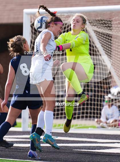 Thumbnail 3 in Reedy vs. Wakeland (UIL Regional Quarterfinal Playoff) photogallery.
