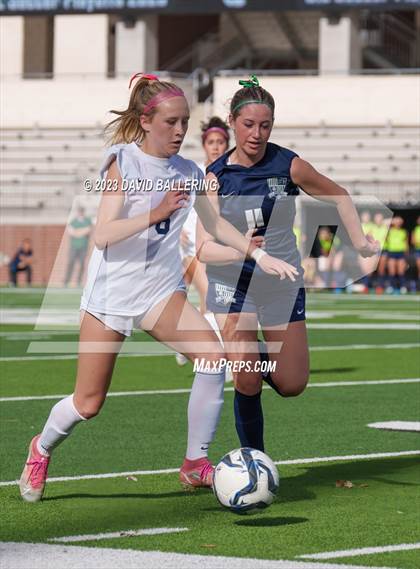 Thumbnail 3 in Reedy vs. Wakeland (UIL Regional Quarterfinal Playoff) photogallery.