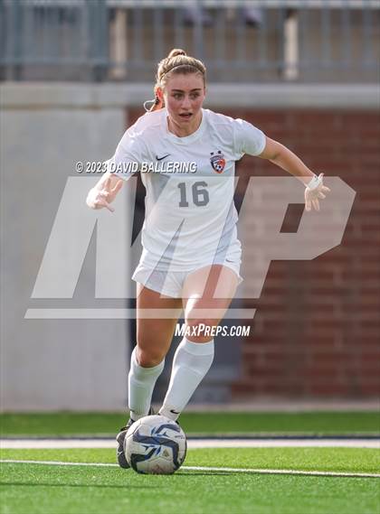 Thumbnail 3 in Reedy vs. Wakeland (UIL Regional Quarterfinal Playoff) photogallery.