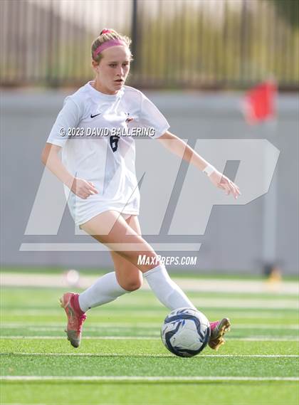 Thumbnail 1 in Reedy vs. Wakeland (UIL Regional Quarterfinal Playoff) photogallery.