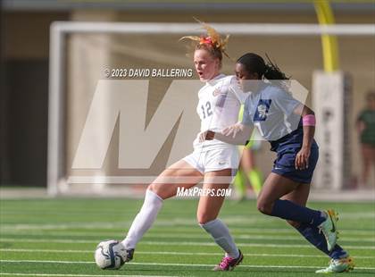 Thumbnail 3 in Reedy vs. Wakeland (UIL Regional Quarterfinal Playoff) photogallery.