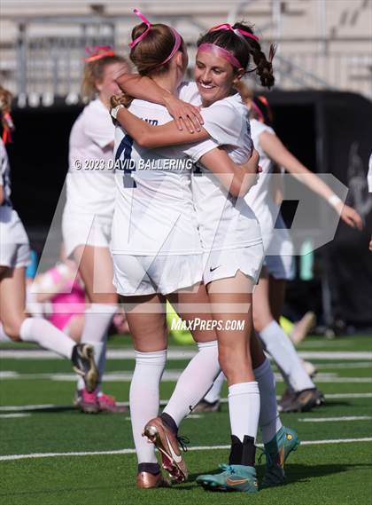 Thumbnail 2 in Reedy vs. Wakeland (UIL Regional Quarterfinal Playoff) photogallery.