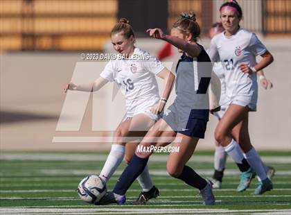 Thumbnail 3 in Reedy vs. Wakeland (UIL Regional Quarterfinal Playoff) photogallery.