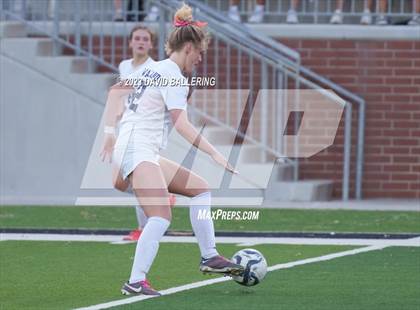 Thumbnail 3 in Reedy vs. Wakeland (UIL Regional Quarterfinal Playoff) photogallery.