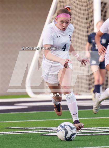 Thumbnail 3 in Reedy vs. Wakeland (UIL Regional Quarterfinal Playoff) photogallery.