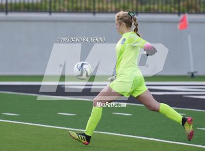Thumbnail 3 in Reedy vs. Wakeland (UIL Regional Quarterfinal Playoff) photogallery.
