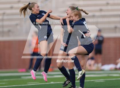 Thumbnail 3 in Reedy vs. Wakeland (UIL Regional Quarterfinal Playoff) photogallery.