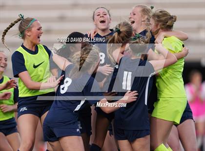 Thumbnail 2 in Reedy vs. Wakeland (UIL Regional Quarterfinal Playoff) photogallery.