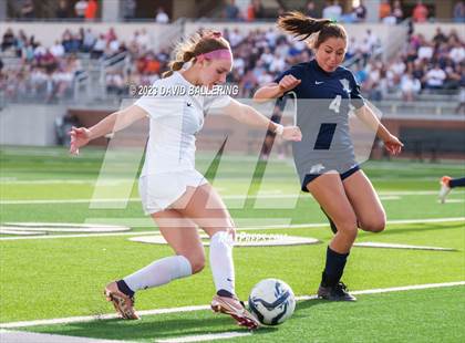 Thumbnail 2 in Reedy vs. Wakeland (UIL Regional Quarterfinal Playoff) photogallery.