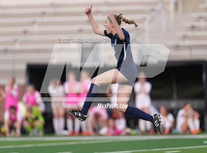 Thumbnail 3 in Reedy vs. Wakeland (UIL Regional Quarterfinal Playoff) photogallery.