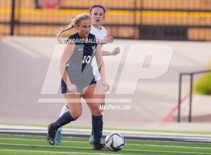 Thumbnail 3 in Reedy vs. Wakeland (UIL Regional Quarterfinal Playoff) photogallery.