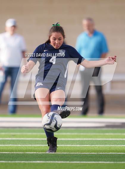 Thumbnail 3 in Reedy vs. Wakeland (UIL Regional Quarterfinal Playoff) photogallery.