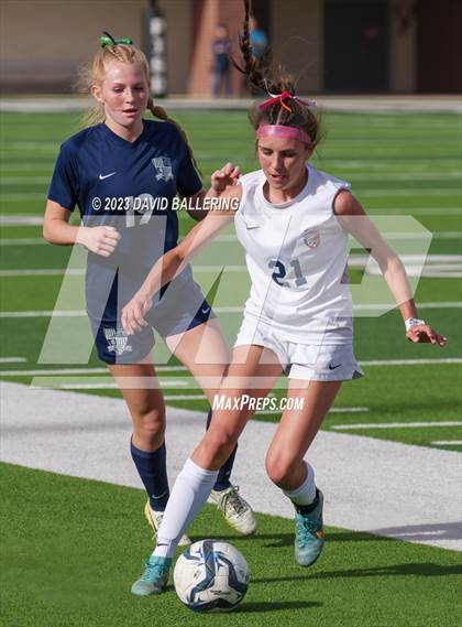Thumbnail 3 in Reedy vs. Wakeland (UIL Regional Quarterfinal Playoff) photogallery.