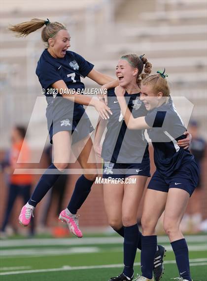 Thumbnail 1 in Reedy vs. Wakeland (UIL Regional Quarterfinal Playoff) photogallery.