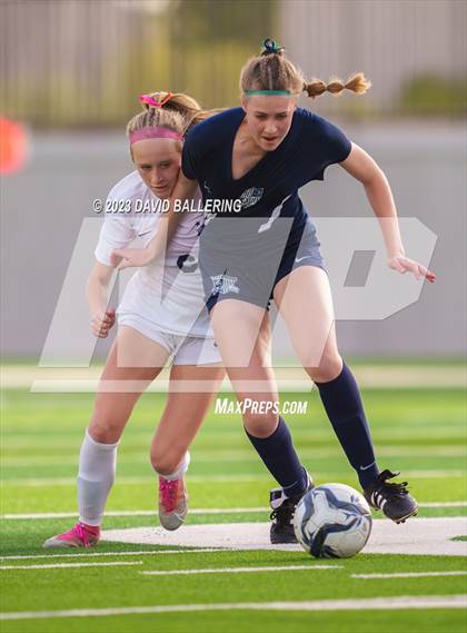 Thumbnail 3 in Reedy vs. Wakeland (UIL Regional Quarterfinal Playoff) photogallery.