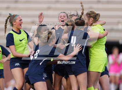 Thumbnail 1 in Reedy vs. Wakeland (UIL Regional Quarterfinal Playoff) photogallery.