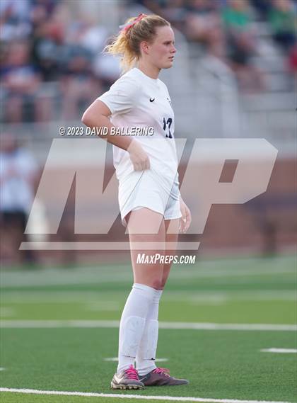 Thumbnail 2 in Reedy vs. Wakeland (UIL Regional Quarterfinal Playoff) photogallery.