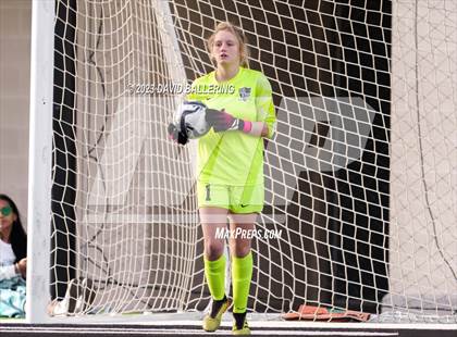 Thumbnail 1 in Reedy vs. Wakeland (UIL Regional Quarterfinal Playoff) photogallery.