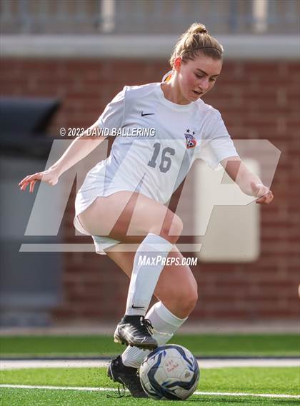 Thumbnail 3 in Reedy vs. Wakeland (UIL Regional Quarterfinal Playoff) photogallery.