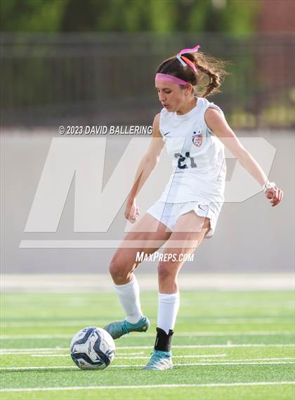 Thumbnail 3 in Reedy vs. Wakeland (UIL Regional Quarterfinal Playoff) photogallery.