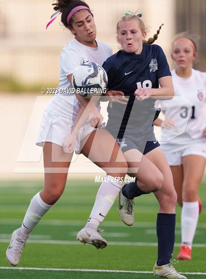 Thumbnail 3 in Reedy vs. Wakeland (UIL Regional Quarterfinal Playoff) photogallery.