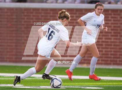 Thumbnail 3 in Reedy vs. Wakeland (UIL Regional Quarterfinal Playoff) photogallery.