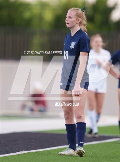 Thumbnail 3 in Reedy vs. Wakeland (UIL Regional Quarterfinal Playoff) photogallery.