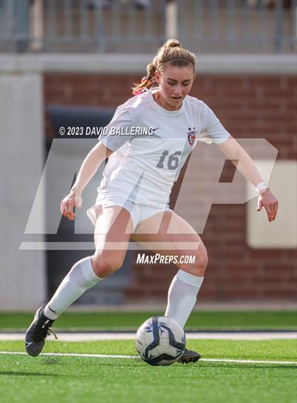 Thumbnail 1 in Reedy vs. Wakeland (UIL Regional Quarterfinal Playoff) photogallery.