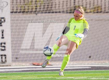 Thumbnail 2 in Reedy vs. Wakeland (UIL Regional Quarterfinal Playoff) photogallery.