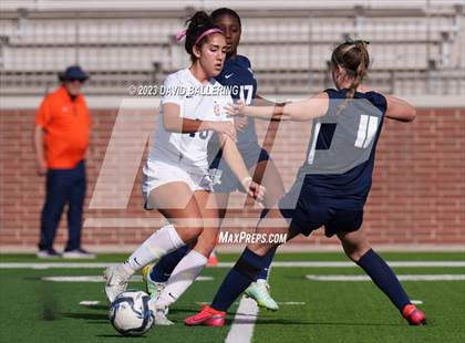 Thumbnail 2 in Reedy vs. Wakeland (UIL Regional Quarterfinal Playoff) photogallery.