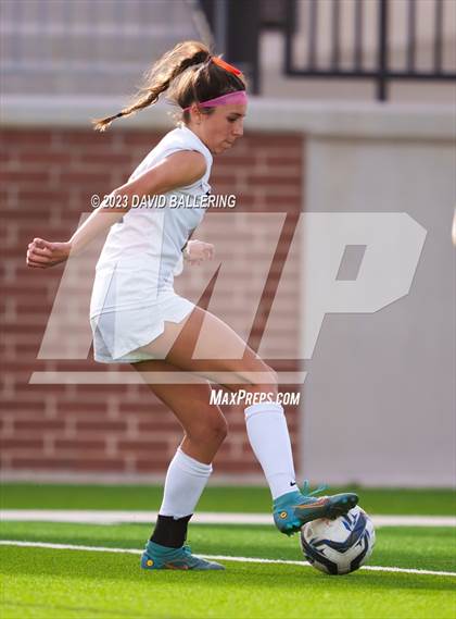 Thumbnail 3 in Reedy vs. Wakeland (UIL Regional Quarterfinal Playoff) photogallery.