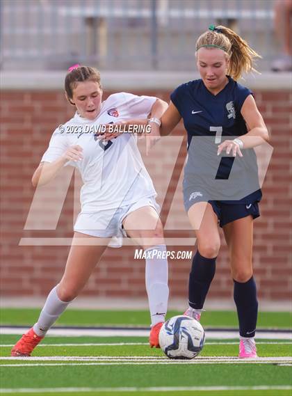 Thumbnail 3 in Reedy vs. Wakeland (UIL Regional Quarterfinal Playoff) photogallery.