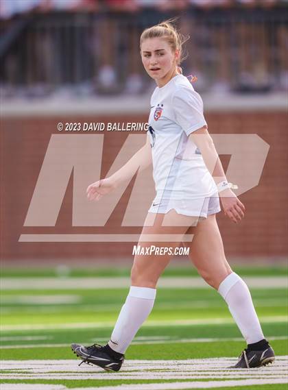 Thumbnail 1 in Reedy vs. Wakeland (UIL Regional Quarterfinal Playoff) photogallery.