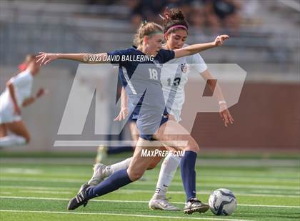 Thumbnail 2 in Reedy vs. Wakeland (UIL Regional Quarterfinal Playoff) photogallery.