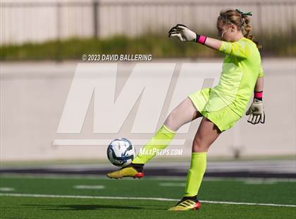 Thumbnail 2 in Reedy vs. Wakeland (UIL Regional Quarterfinal Playoff) photogallery.