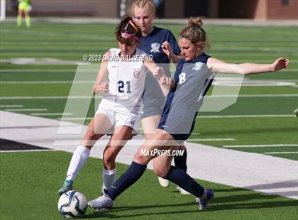 Thumbnail 2 in Reedy vs. Wakeland (UIL Regional Quarterfinal Playoff) photogallery.