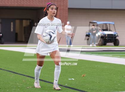Thumbnail 3 in Reedy vs. Wakeland (UIL Regional Quarterfinal Playoff) photogallery.