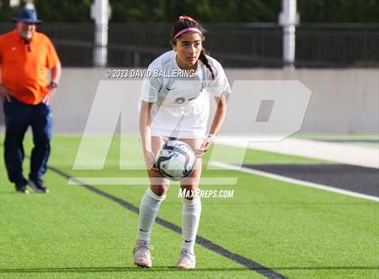 Thumbnail 1 in Reedy vs. Wakeland (UIL Regional Quarterfinal Playoff) photogallery.