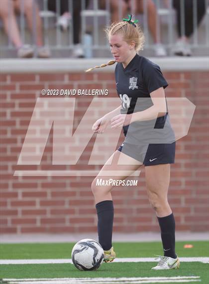 Thumbnail 3 in Reedy vs. Wakeland (UIL Regional Quarterfinal Playoff) photogallery.