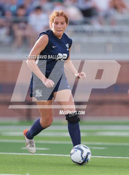 Thumbnail 2 in Reedy vs. Wakeland (UIL Regional Quarterfinal Playoff) photogallery.