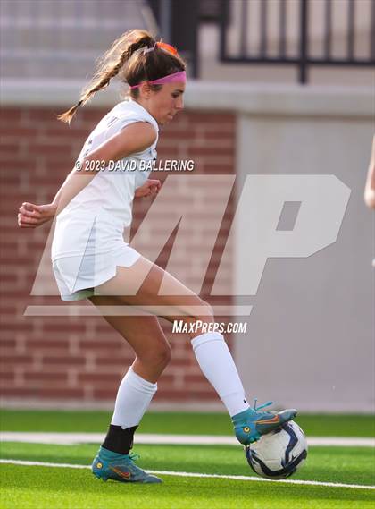 Thumbnail 2 in Reedy vs. Wakeland (UIL Regional Quarterfinal Playoff) photogallery.