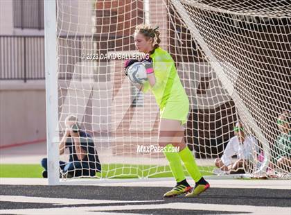 Thumbnail 1 in Reedy vs. Wakeland (UIL Regional Quarterfinal Playoff) photogallery.
