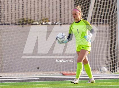 Thumbnail 3 in Reedy vs. Wakeland (UIL Regional Quarterfinal Playoff) photogallery.